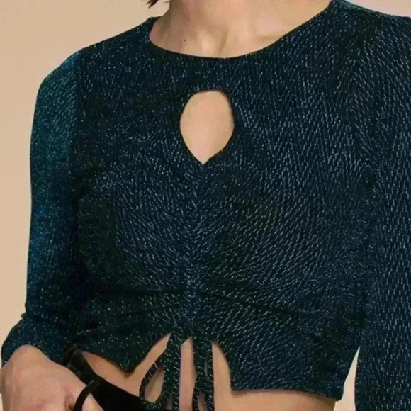 Lily White Keyhole Channel Front Top (478) - Picture 6 of 14